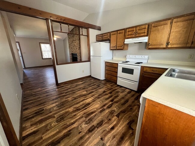 Building Photo - 109 Hickory Grove Dr