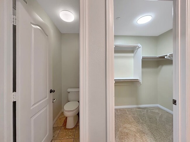 Building Photo - SD: Bright 2BD/2.5BA Townhome in Point Loma with Fireplace, Private Balcony & Tandem Garage