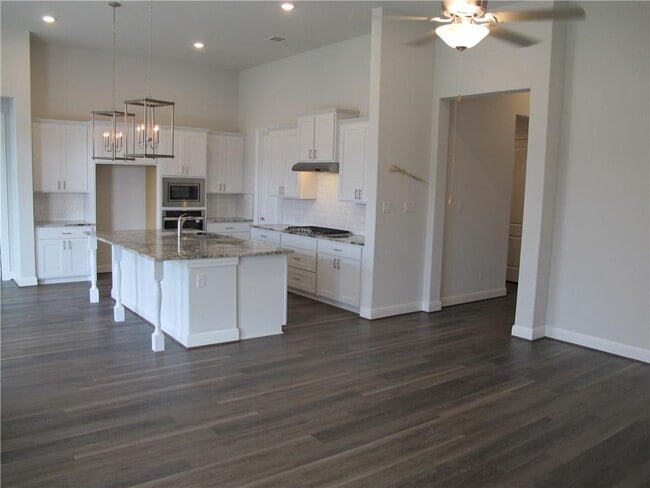 Building Photo - 635 Spinnaker Loop