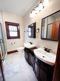 Building Photo - 44 Drew St