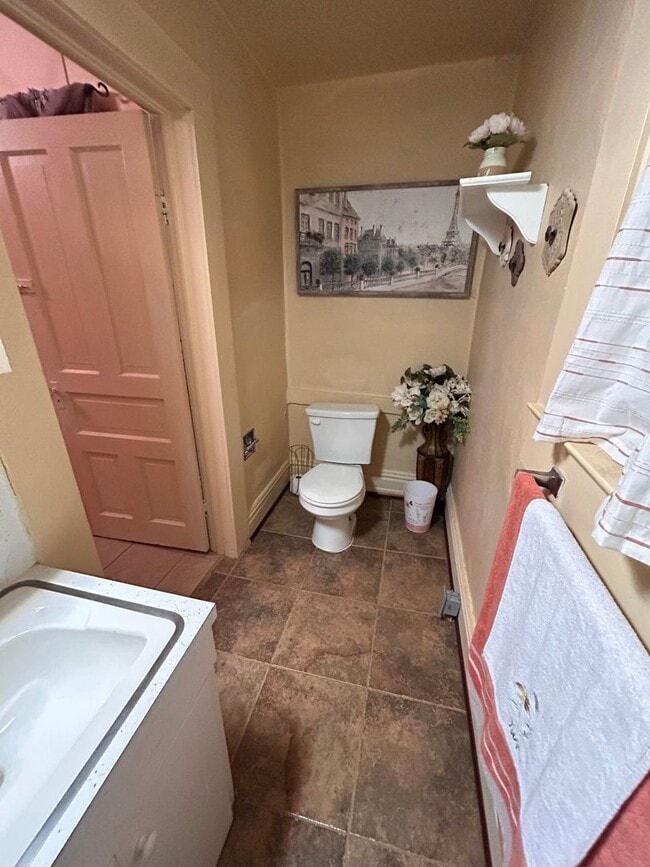 Building Photo - Lovely Historical Home