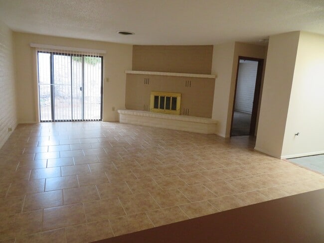 Building Photo - 2 Bedroom 2 Bath Townhouse Available for Rent