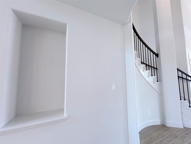 Building Photo - 5406 Holly Holw Ln