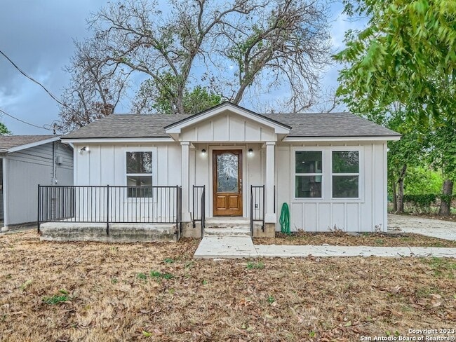 Primary Photo - 839 Oasis St