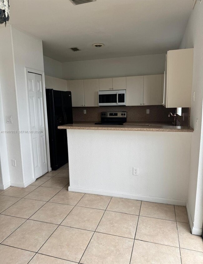 Building Photo - 2525 SE 14th Ave