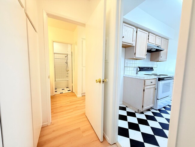 Building Photo - Stylish & Spacious 2-Bedroom Condo for Ren...