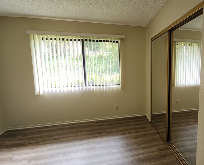 Building Photo - Your perfect Ventura retreat—spacious 3 be...