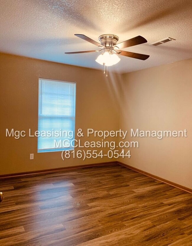 Building Photo - Grain Valley Ranch Duplex: Available September 1st