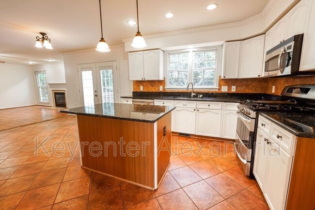 Building Photo - 20 Boulder Dr