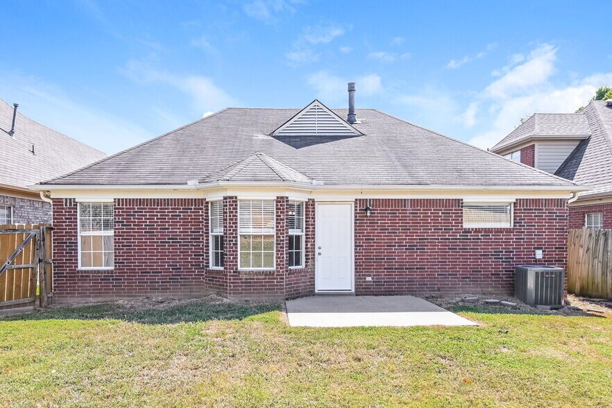 Building Photo - 9043 William Paul Dr