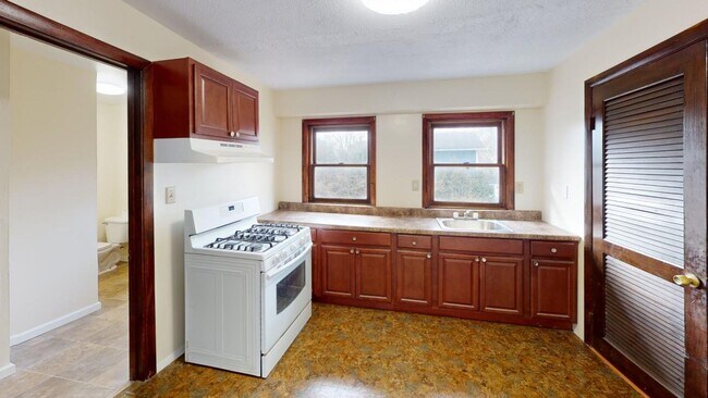 Primary Photo - 83 Nash St