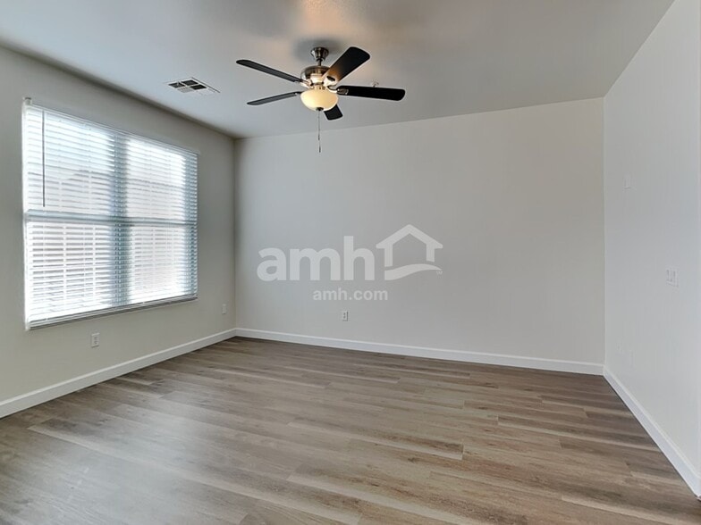 Building Photo - 881 S Storment Ln