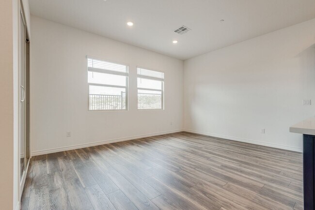 Building Photo - 12608 Heritage Hts Dr