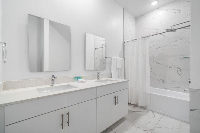 Building Photo - 384 Famagusta Dr