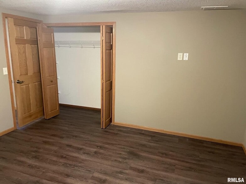 Building Photo - 2806 W 47th St