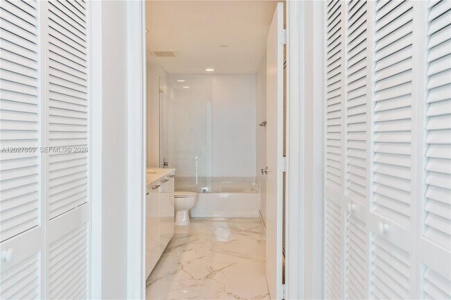 Building Photo - 951 Brickell Ave