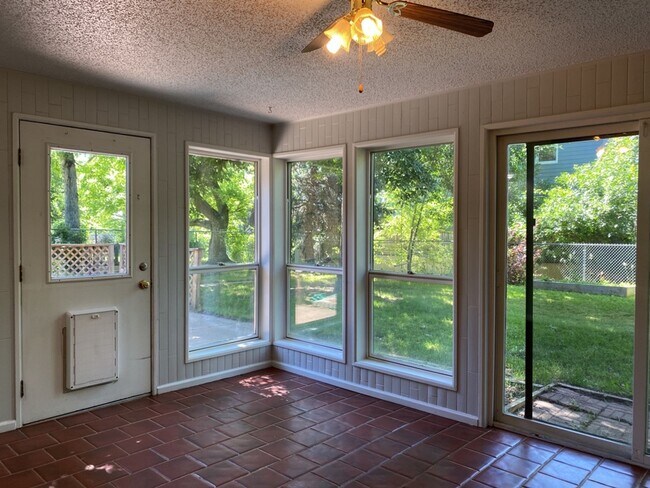 Building Photo - 3 Bed 1 Bath w/ 1 car garage West-Side Fort Collins Ranch