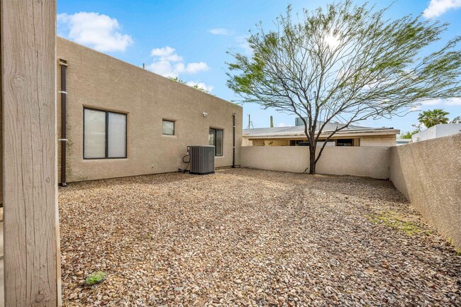 Building Photo - 4 bedroom home in Central Tucson