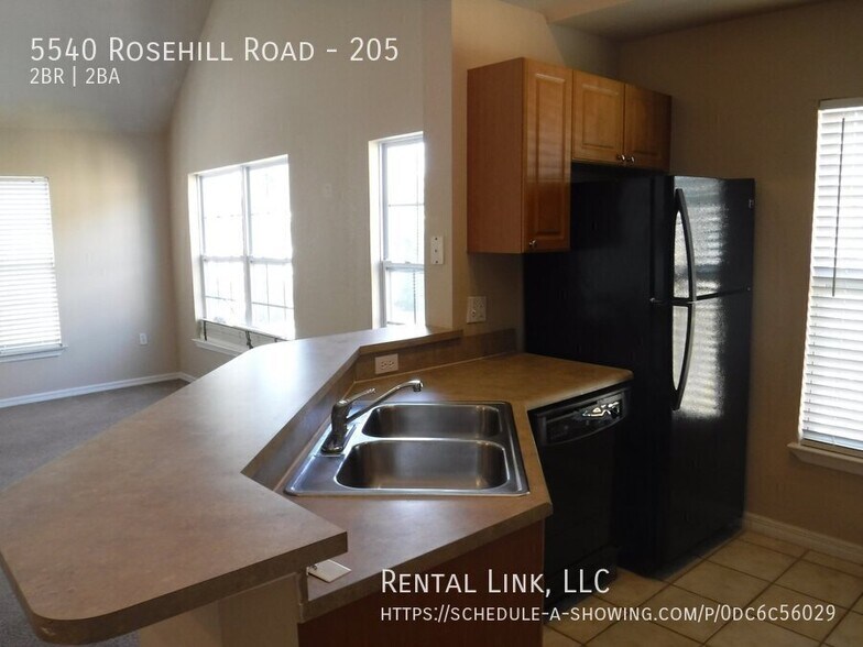 Building Photo - 5540 Rosehill Rd