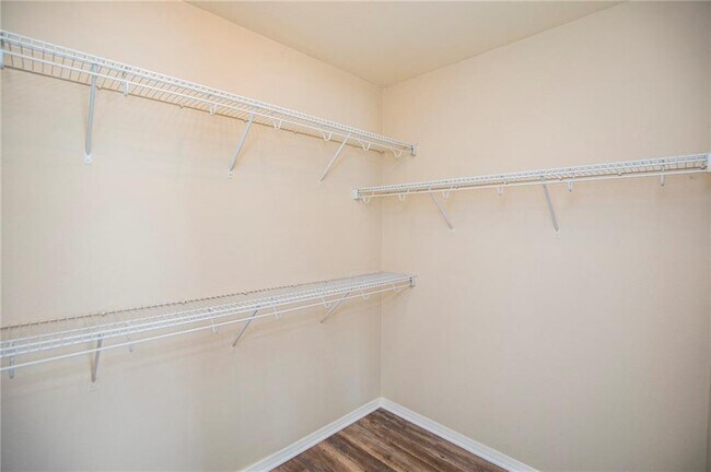 Building Photo - 6405 SW Meadow Well Ave