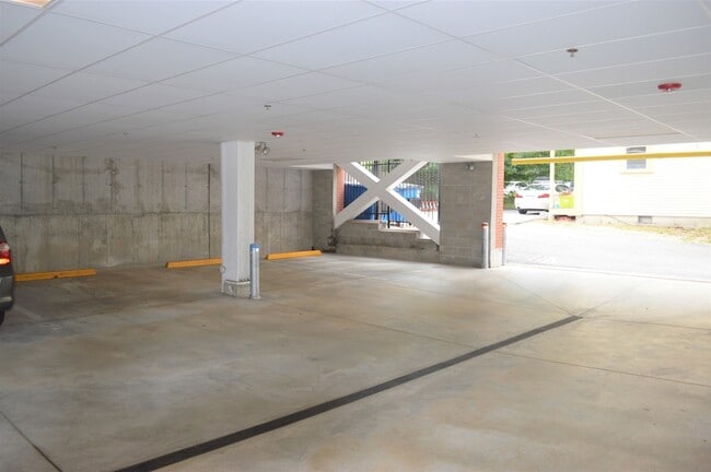 Building Photo - 2 Silver St