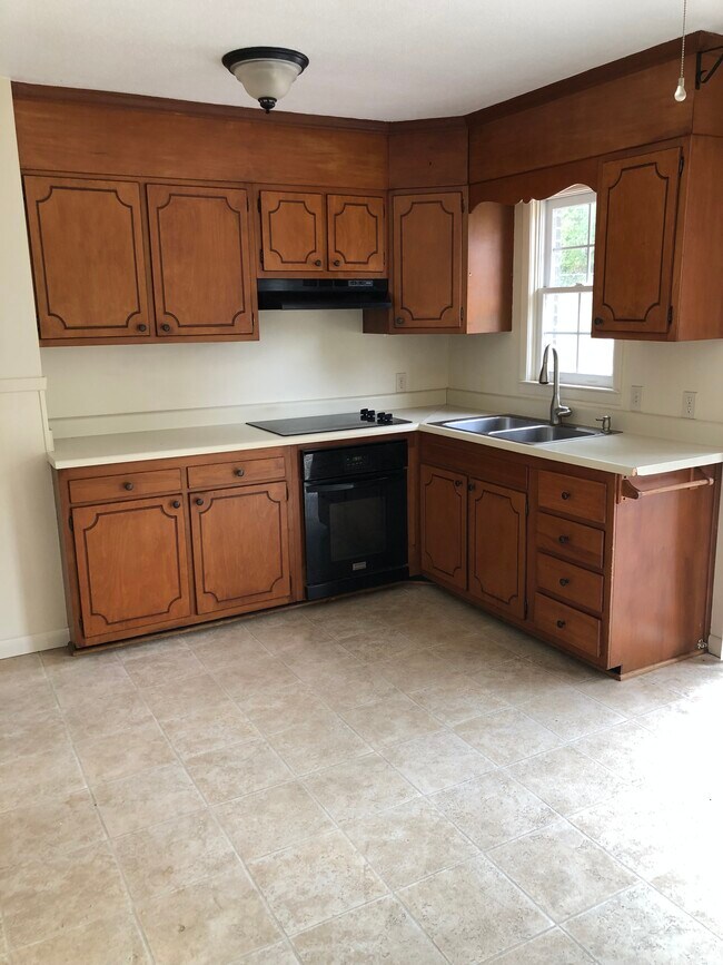 Building Photo - 5206 Sardou Rd