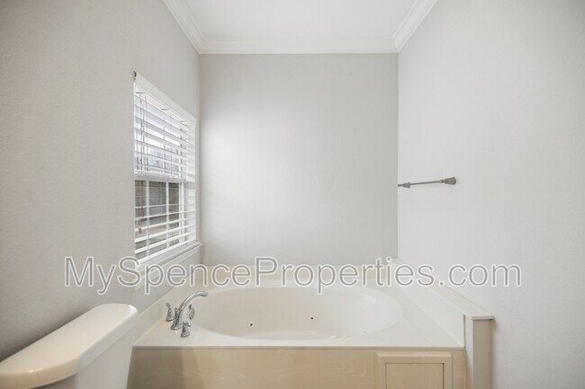 Building Photo - 1578 Venice Ave