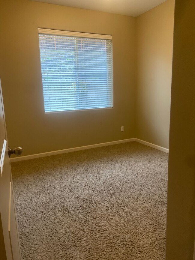 Building Photo - CLEAN AND QUIET 3bd/2ba West Salem Home - ...