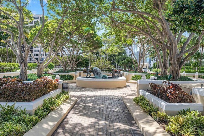 Building Photo - 848 Brickell Key Dr
