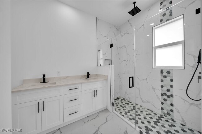 Building Photo - 1205 W 14th St