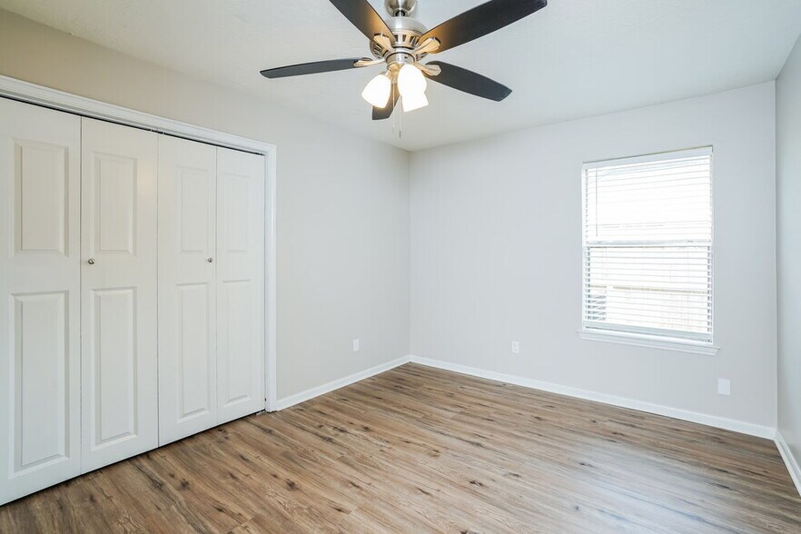 Building Photo - 910 Companion Dr