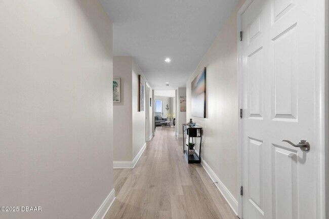 Building Photo - 231 Riverside Dr