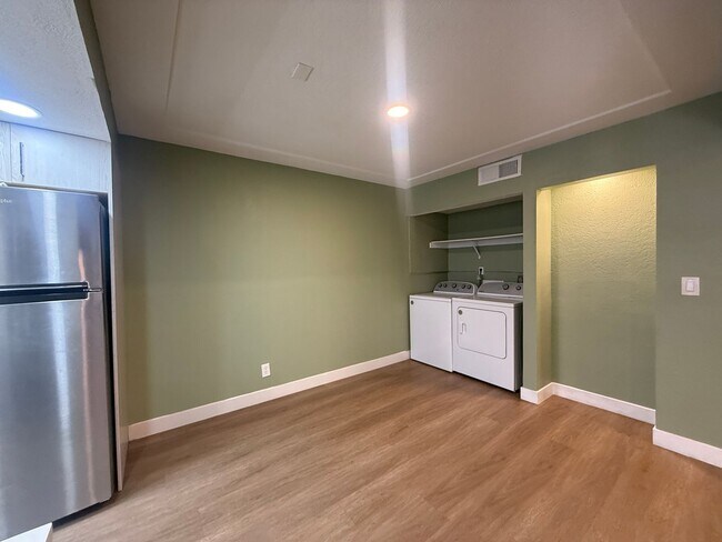 Building Photo - Recently remodeled 2-bed, 2-bath unit for rent in North Las Vegas!