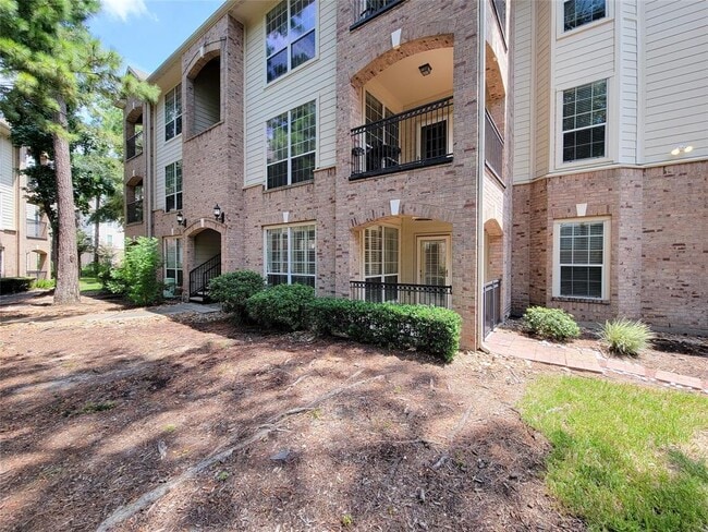 Building Photo - 6607 Lake Woodlands Dr