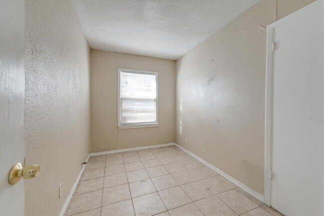 Building Photo - 1400 Wynn Terrace