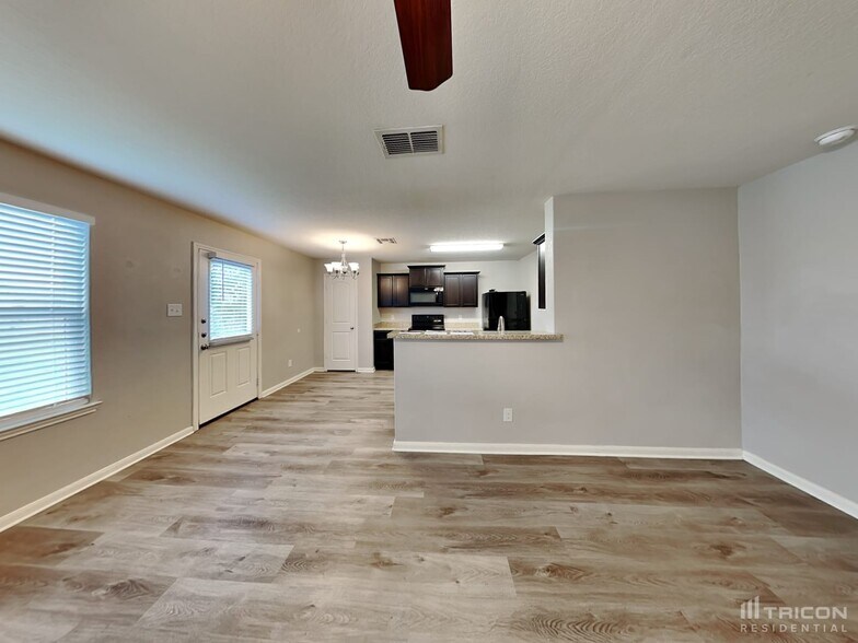 Building Photo - 7310 Canyon Lgt