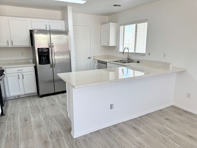 Building Photo - 8464 W Forest Grove Ave