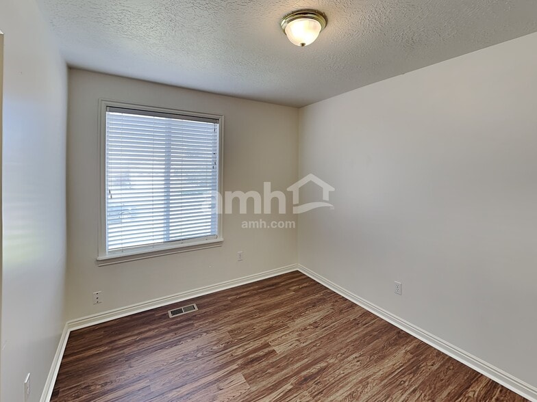 Building Photo - 468 E 1480 N