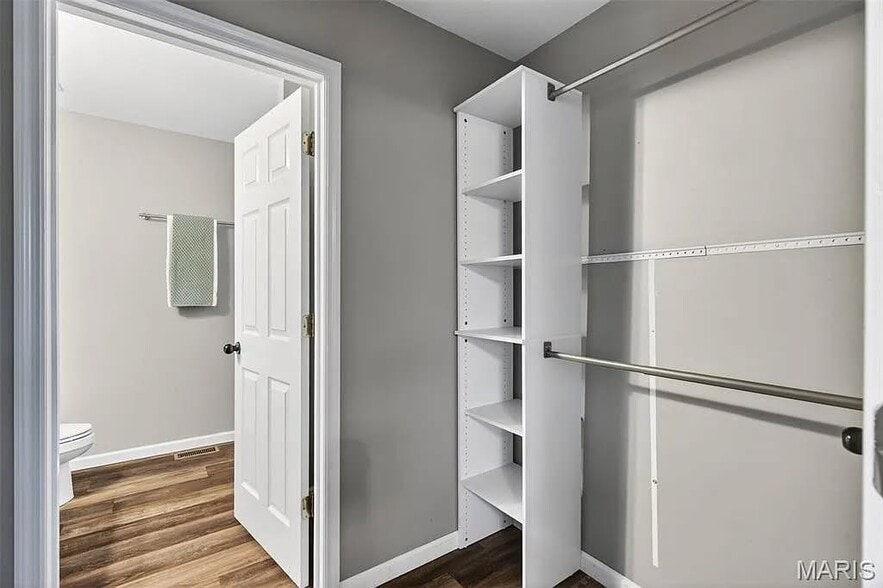 Building Photo - 482 Indian Lake Dr