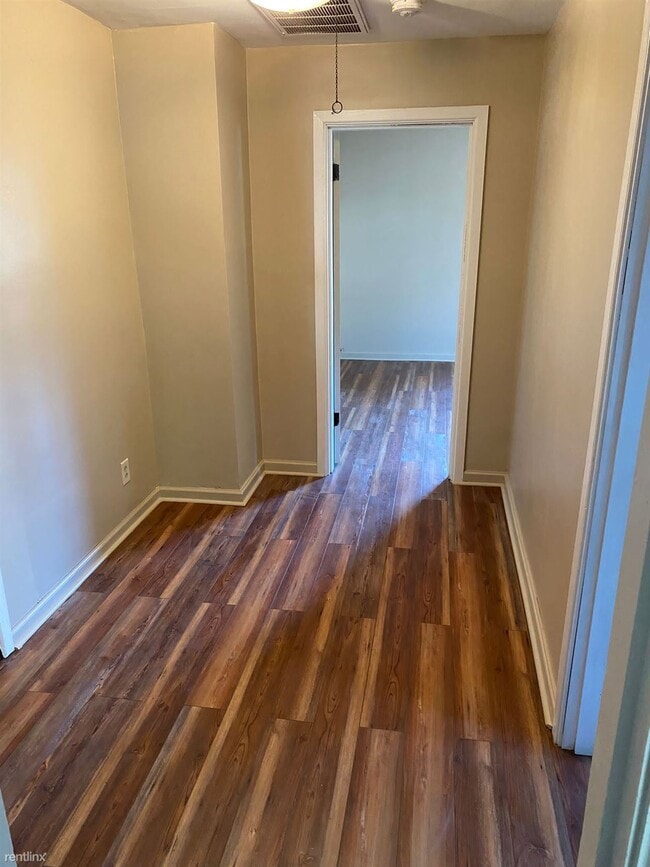 Building Photo - 2 br, 1 bath Duplex - 920 West 4th Avenue A
