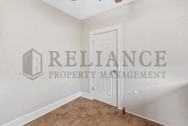 Building Photo - 5111 W Robinson St