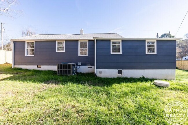 Building Photo - 429 N Main St