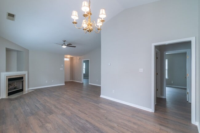 Building Photo - Lovely home in Monroe!