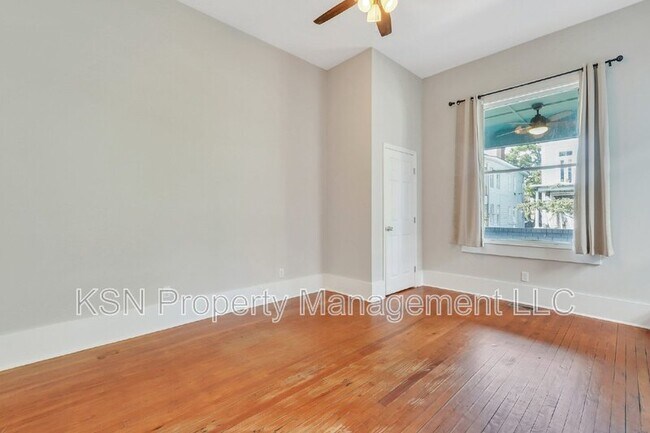 Building Photo - 309 W 33rd St