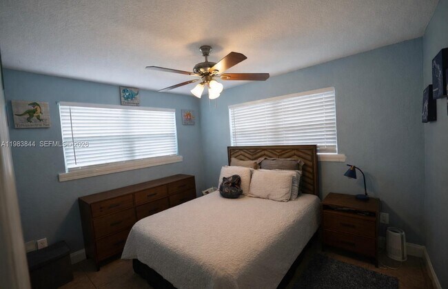 Building Photo - 19835 NE 11th Ct