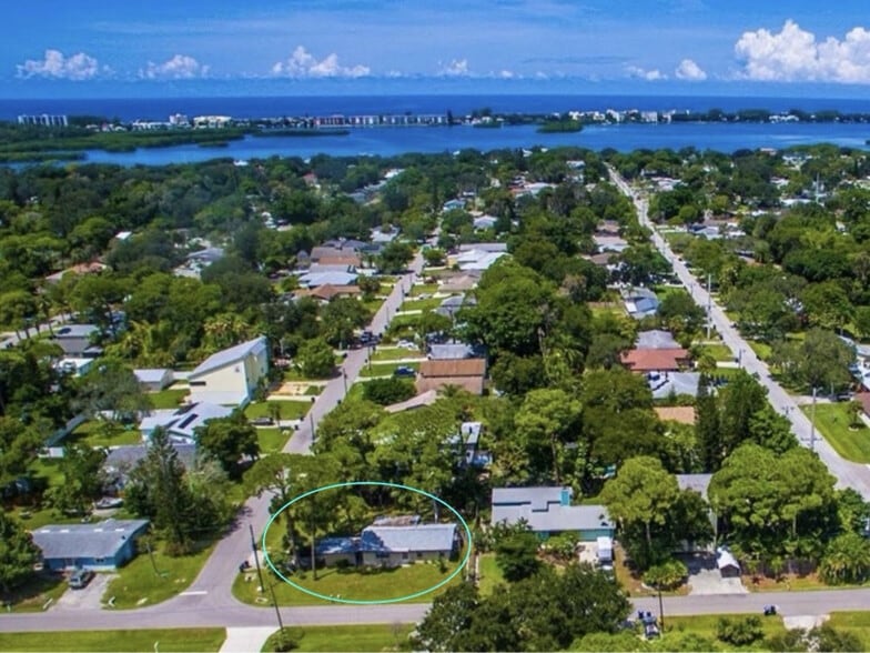 Building Photo - 8820 Pohoy Ave