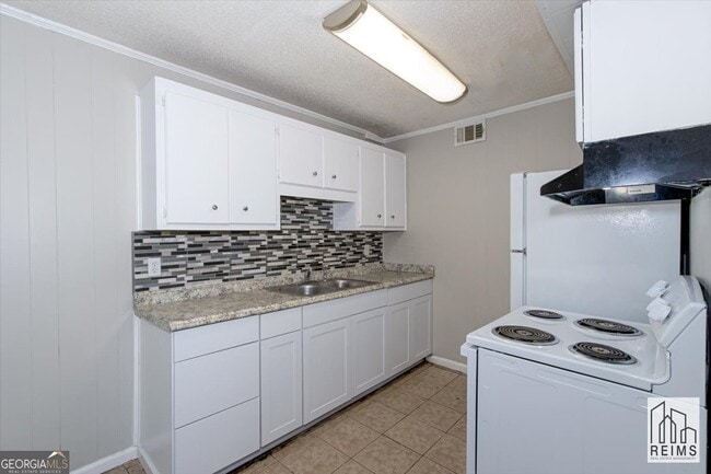 Building Photo - 1232 12th St