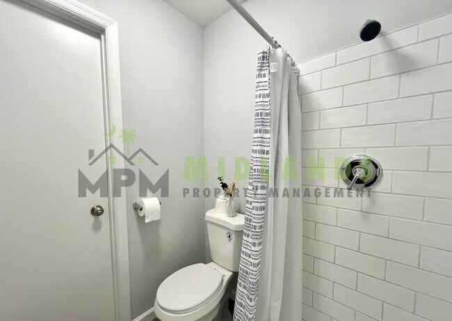 Building Photo - 746 Madera Rd
