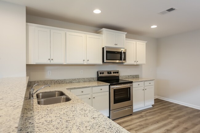 Building Photo - 333 Noble Ln