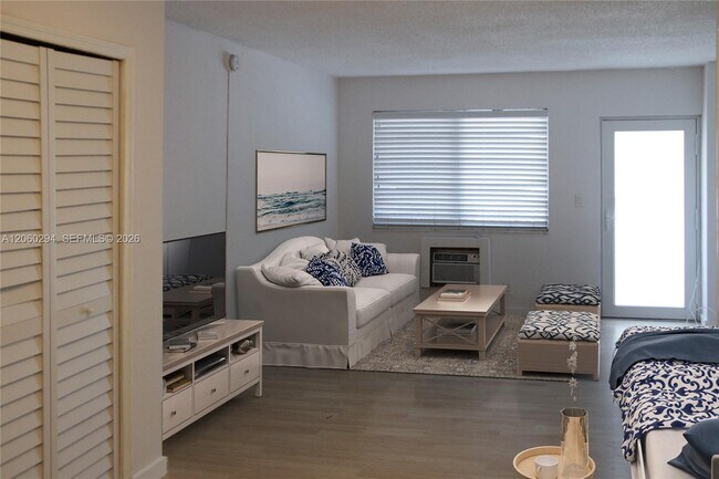 Building Photo - 158 Ocean Dr